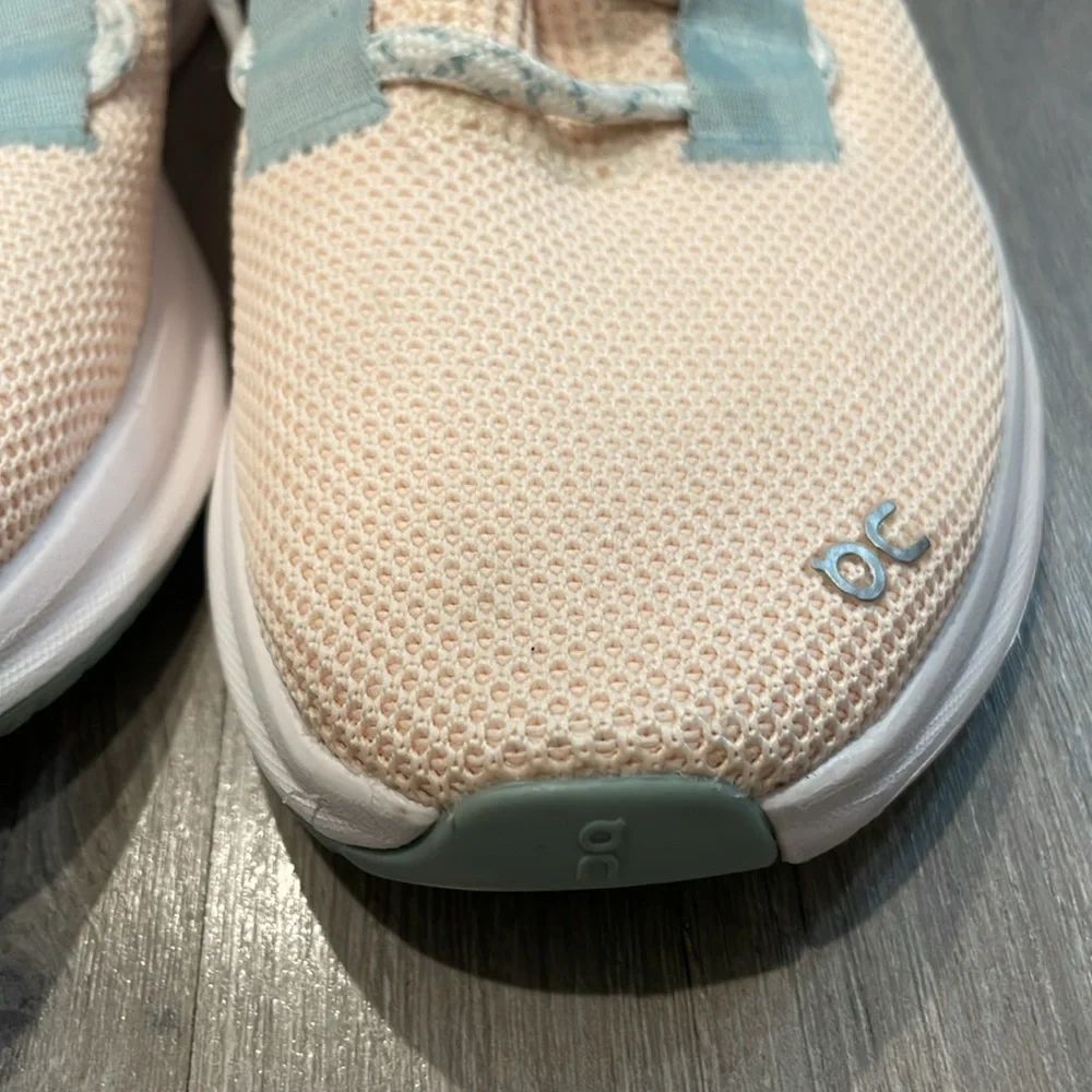 On W Cloudeasy Sneakers - Picture 14 of 16